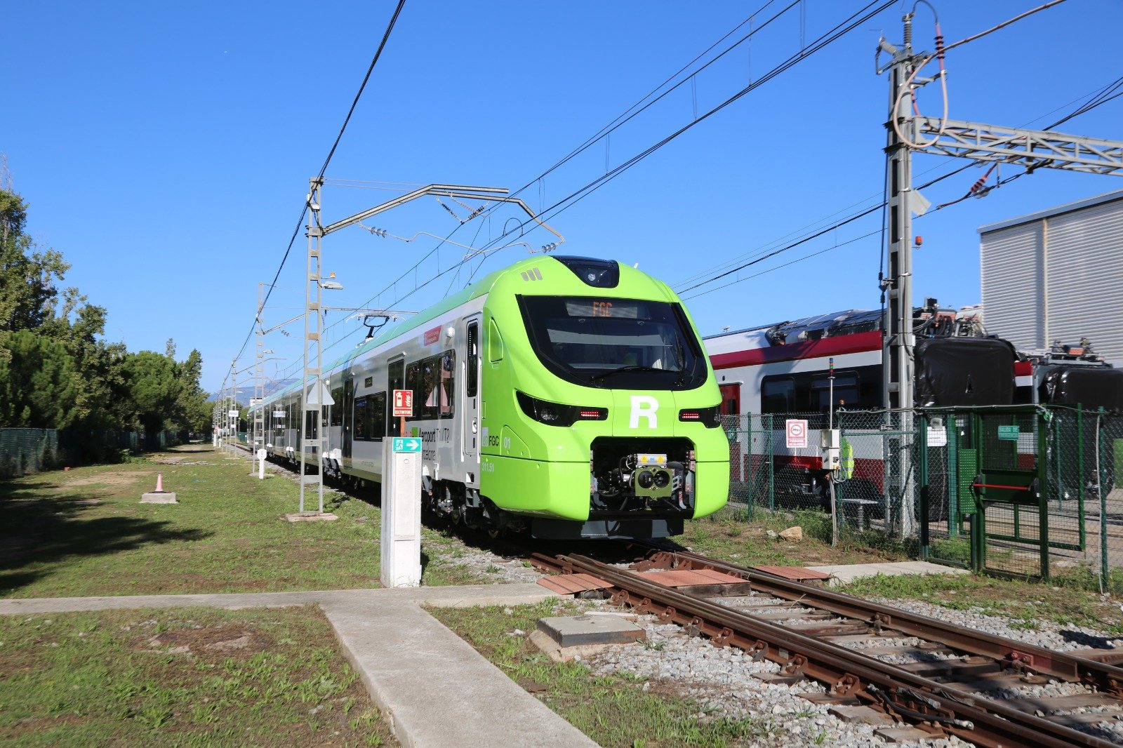 Nous trens FGC per la línia R-Aeroport.