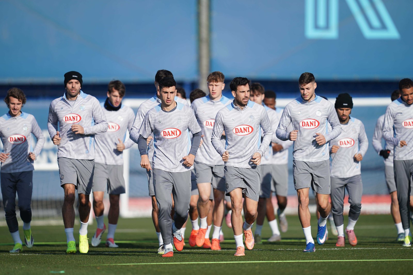 Entrenament a l’RCDE Stadium