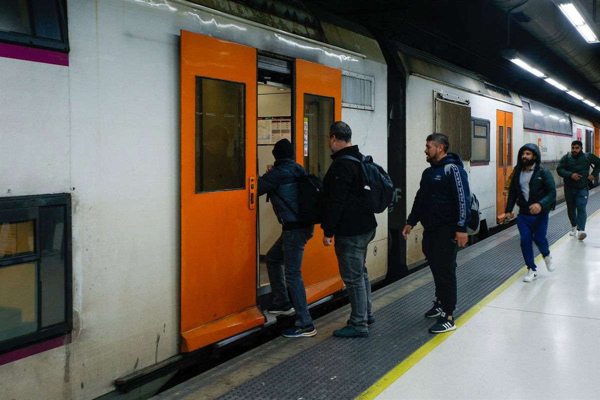 Barcelona afronta demores en Rodalies per un temporal de pluja intensa