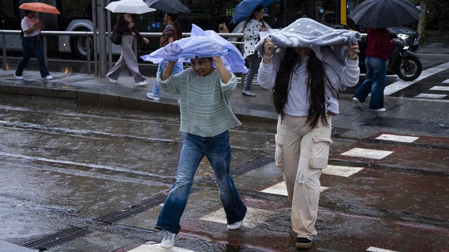 La dana obliga a activar avisos vermells per pluges torrencials a la costa catalana