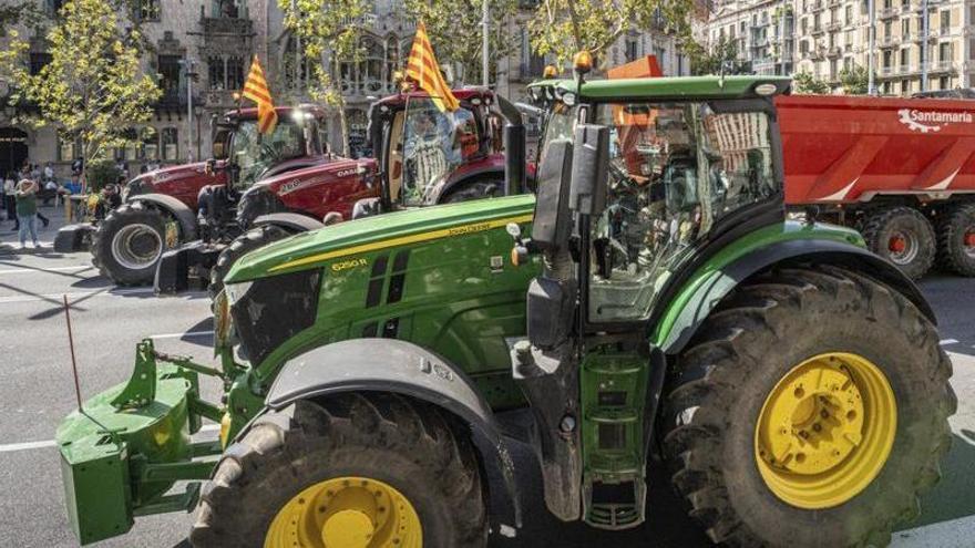 Uns 2.000 agricultors es manifesten a Barcelona per la seva situació crítica
